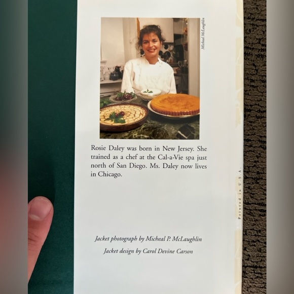 In the Kitchen with Rosie: Oprah's Favorite Recipes Cookbook - Picture 3 of 5